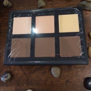 NEW!! Anastasia Beverly Hills cream contour pallet